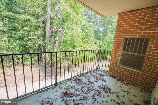 Building Photo - 800 College Ln