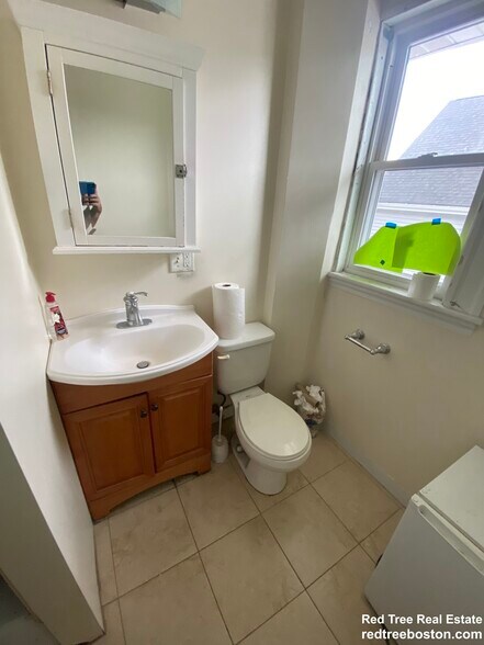 Building Photo - 72 Hobson St