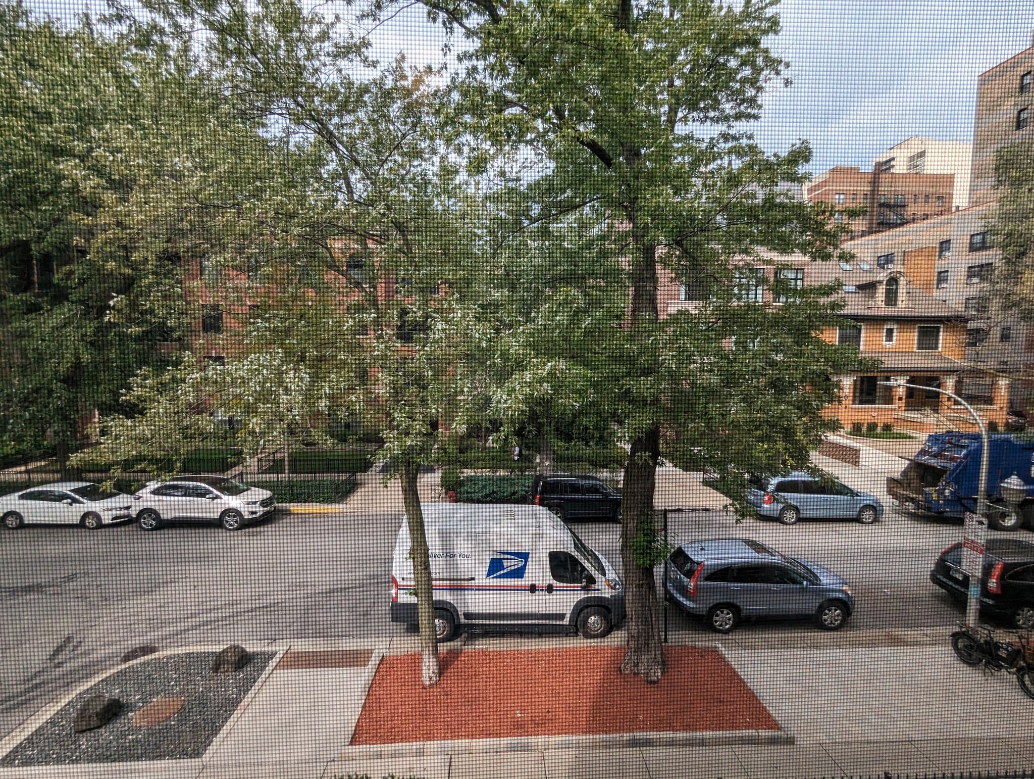 Building Photo - 511 W Barry Ave