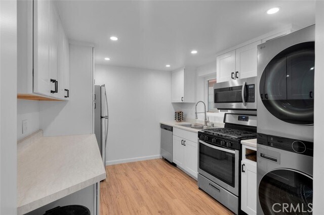 Building Photo - 225 42nd St