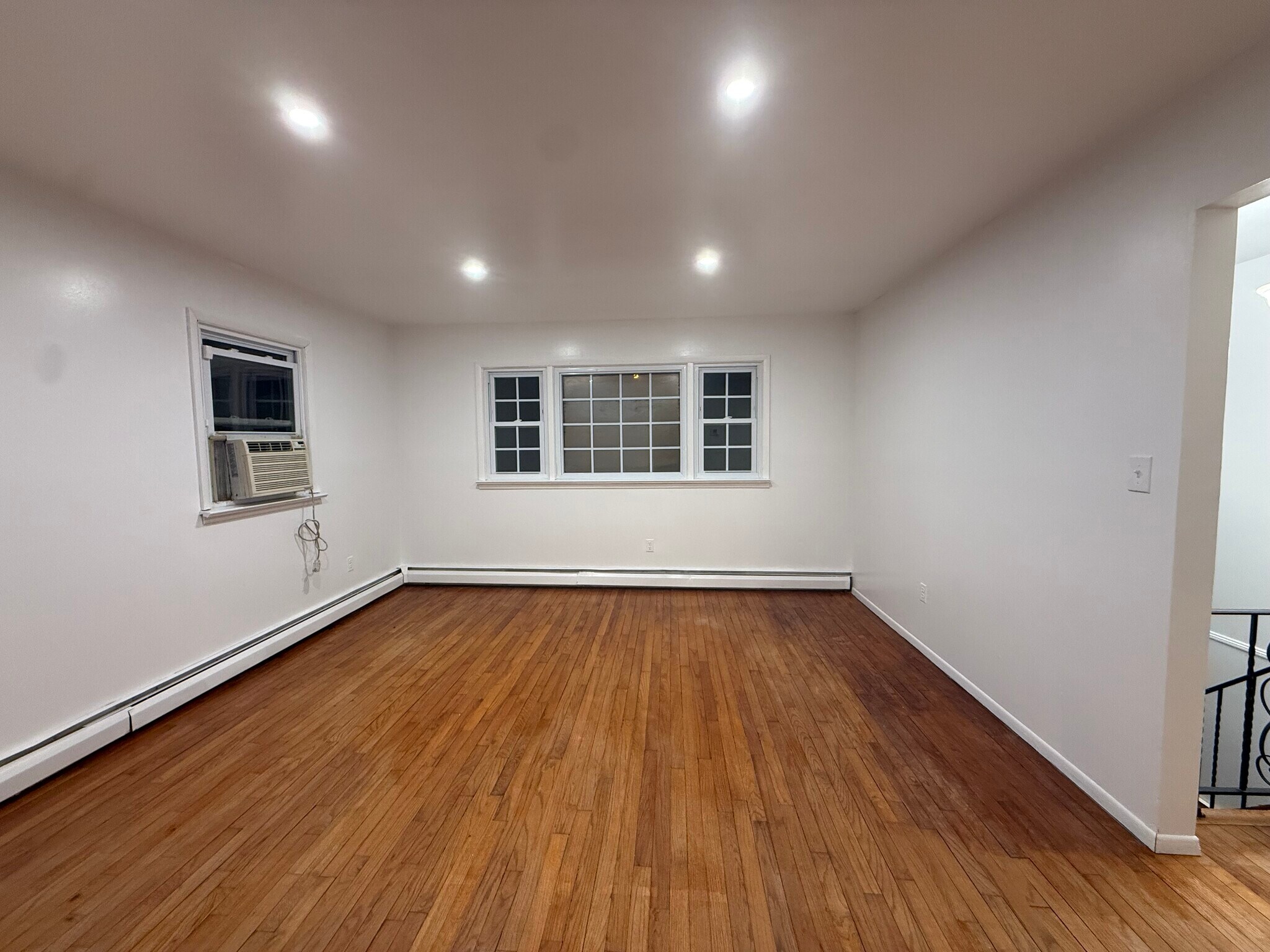 Building Photo - 7 Charles St