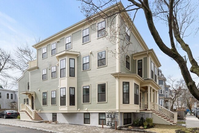 Building Photo - 20 Tufts St