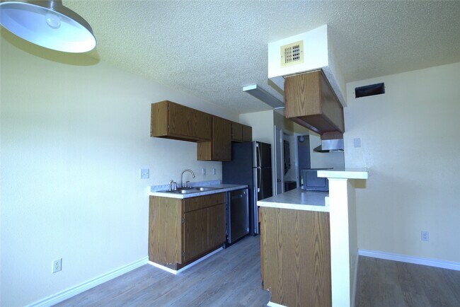 Building Photo - 2750 Holly Hall St