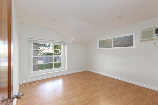 Building Photo - Charming Rustic 3BD/2BA Home in Peaceful C...