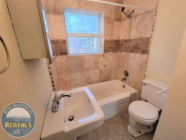 Building Photo - 229 Windy Dr