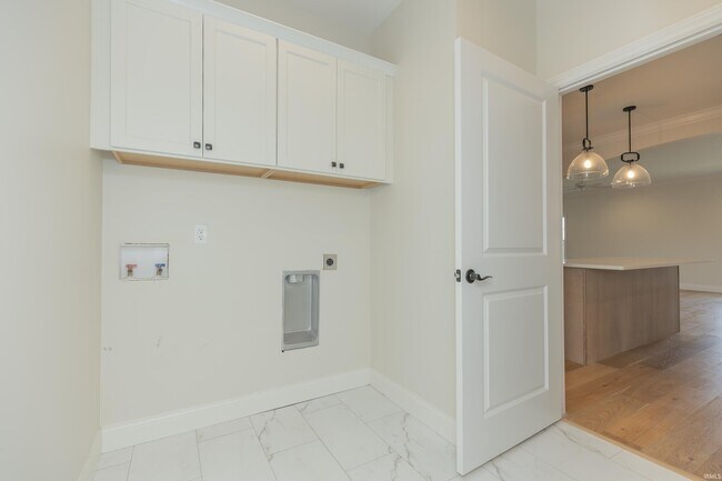 Building Photo - 3390 White Oak Trl