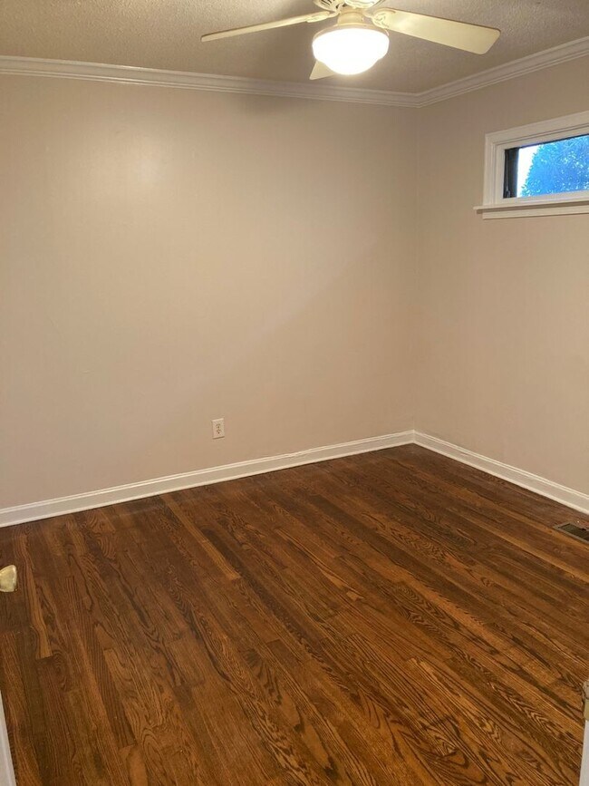 Building Photo - 3 bedroom, 3 bath house