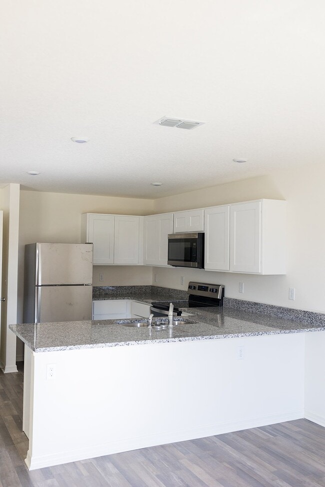 Building Photo - 721 Hillview Loop