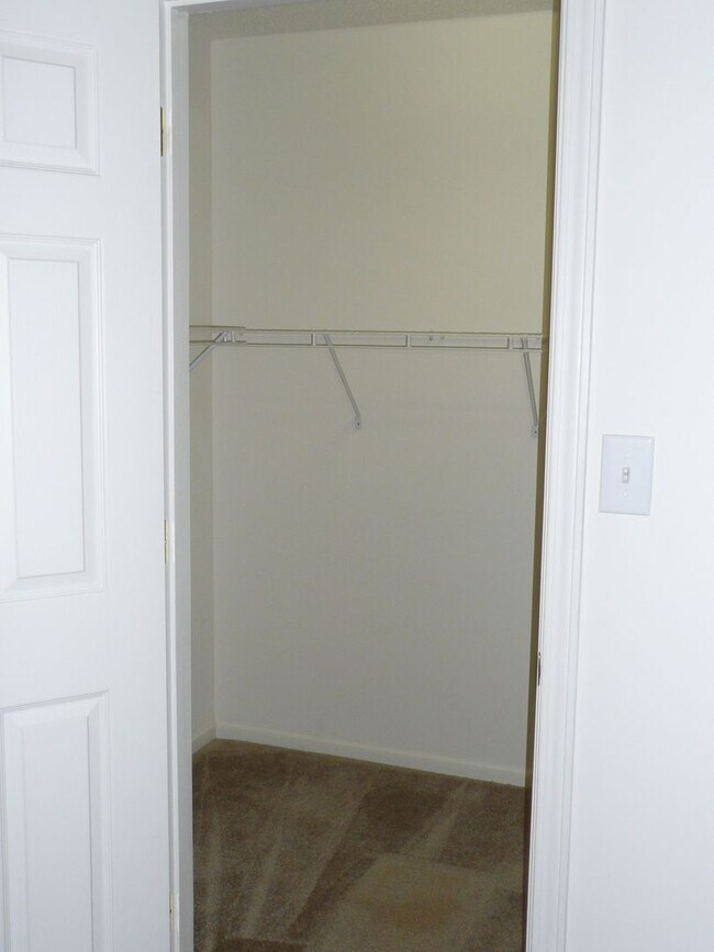 Building Photo - 147 Springwood Ln