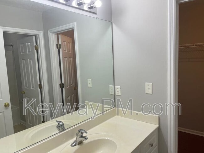 Building Photo - 1402 Anna Way