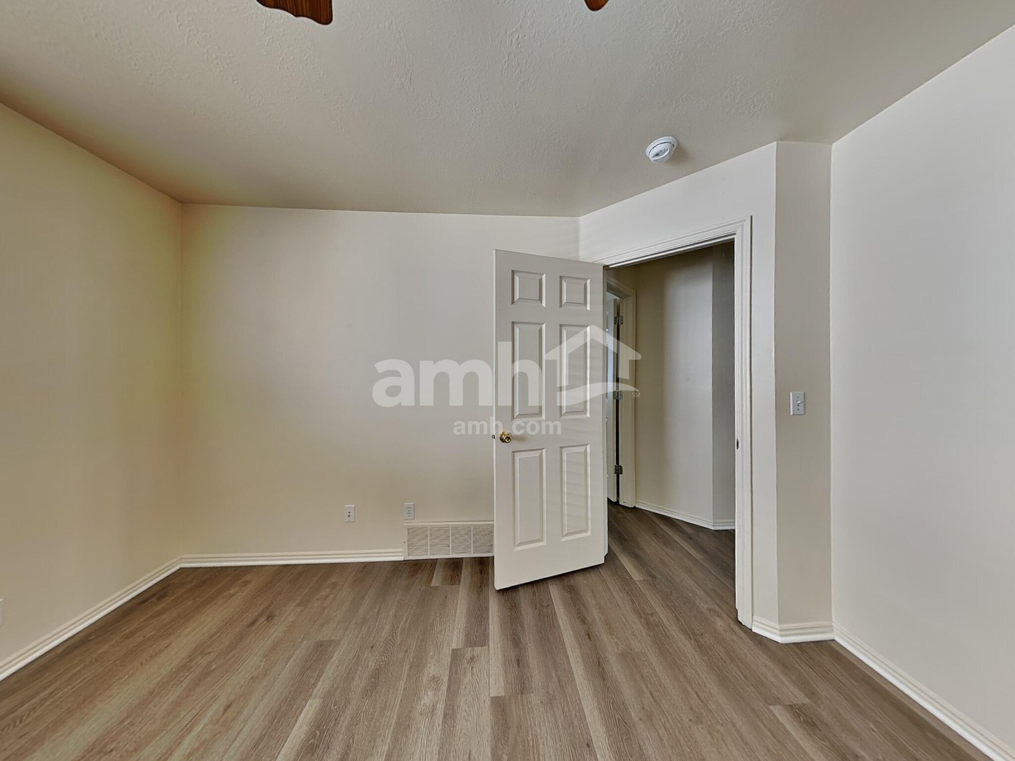 Building Photo - 68 E 350 S