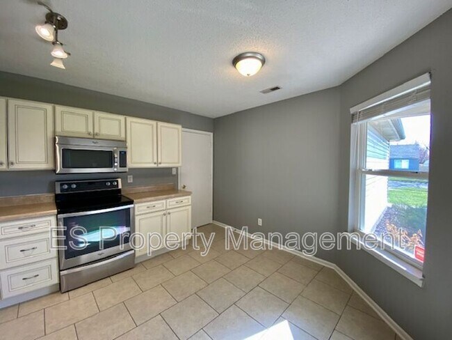 Building Photo - 4028 Dogwood Ln