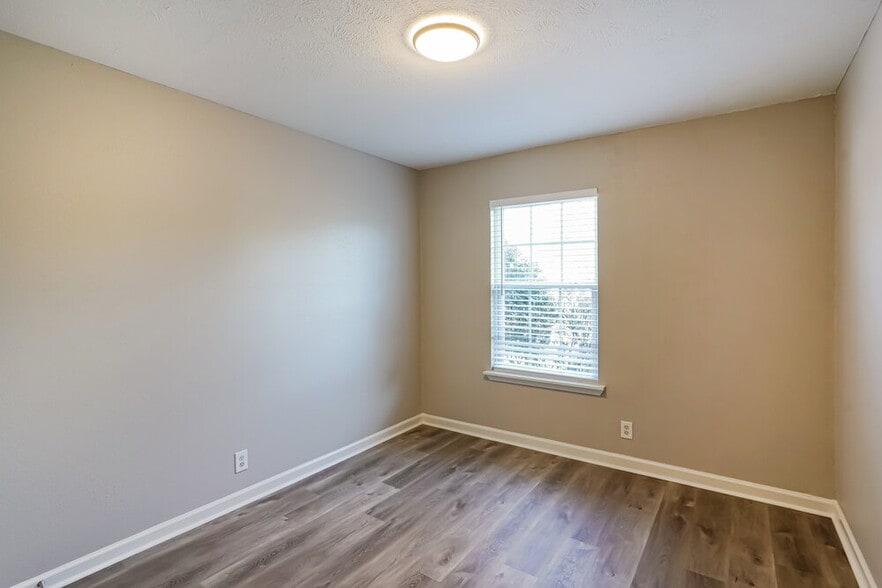 Building Photo - 7016 S Hampton Blvd