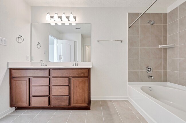 Building Photo - 9423 Castillo Ct