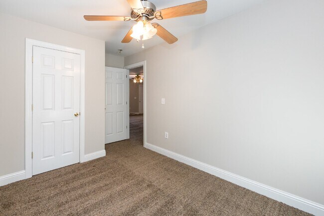 Building Photo - 814 King Arthur Dr