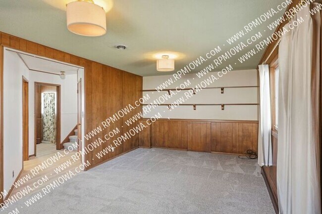 Building Photo - 402 S Clark Ave