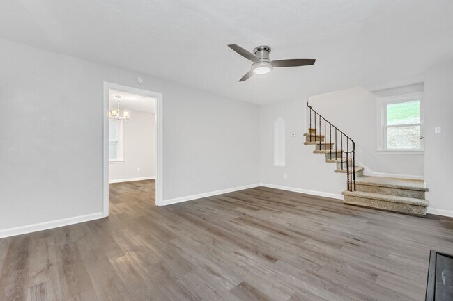 Building Photo - Stunning 2 bedroom home in Brookline available now!