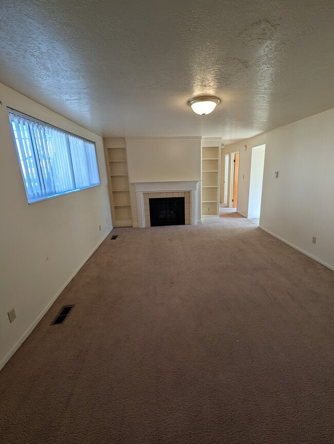Building Photo - 105 W 700 S