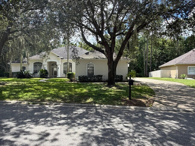 Building Photo - 7662 Wexford Club Dr W