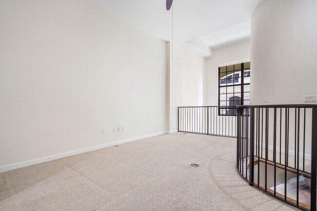 Building Photo - 801 S Olive Ave