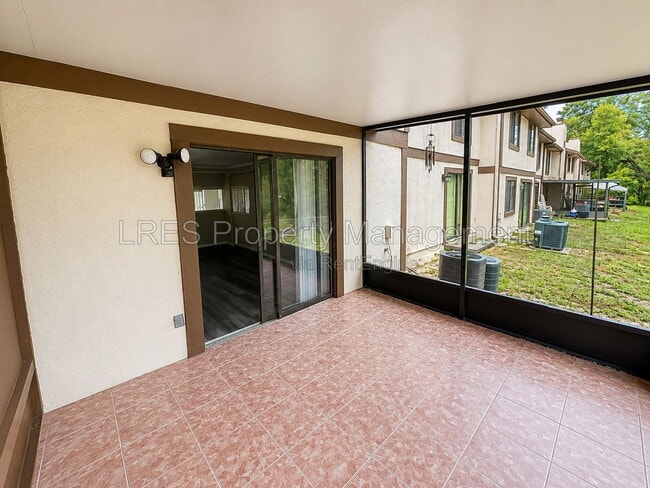 Building Photo - 4974 Sanoma Village