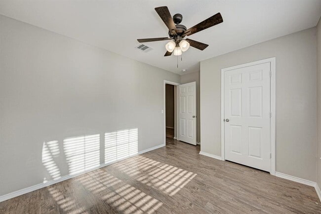 Building Photo - 2308 John Tee Dr