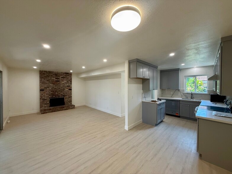 Building Photo - 2228 Capistrano Dr