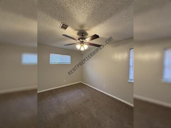 Building Photo - 2607 Elkhart Dr