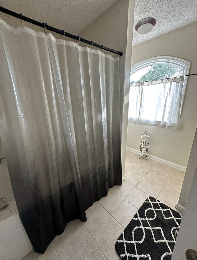 Building Photo - Room in Townhome on Mill Stone Dr