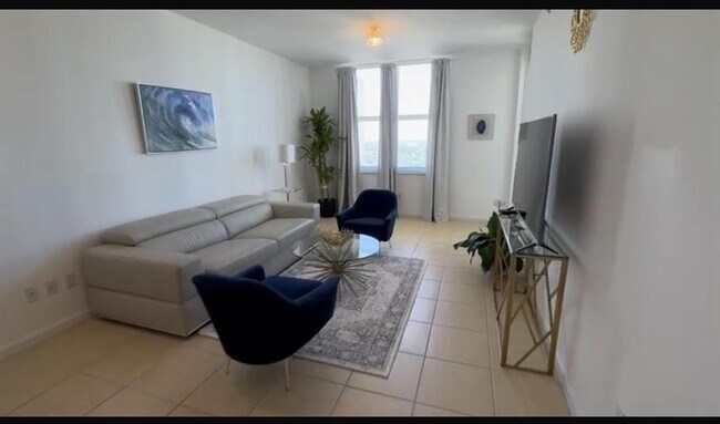 Building Photo - 511 SE 5 Ave