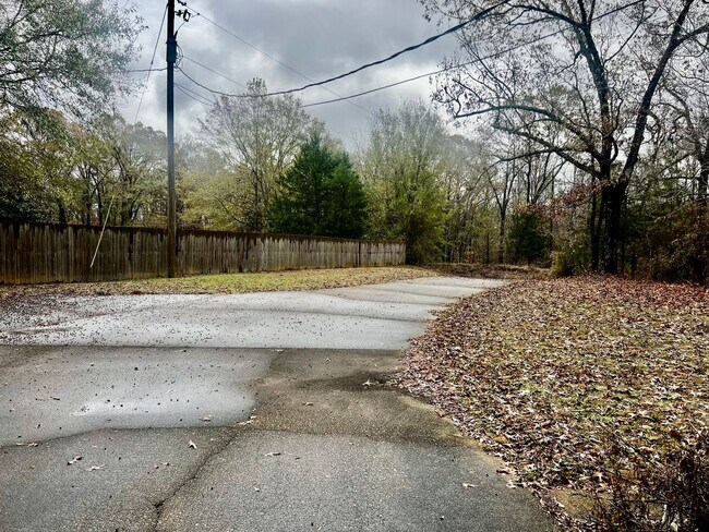 Building Photo - 95 Oakwood Dr