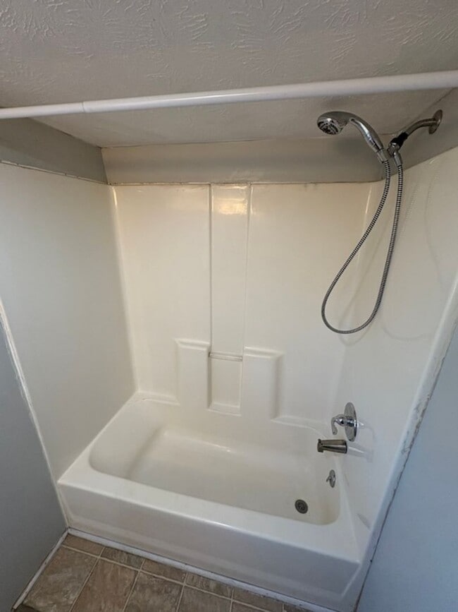 Building Photo - 420 W Old Andrew Johnson Hwy