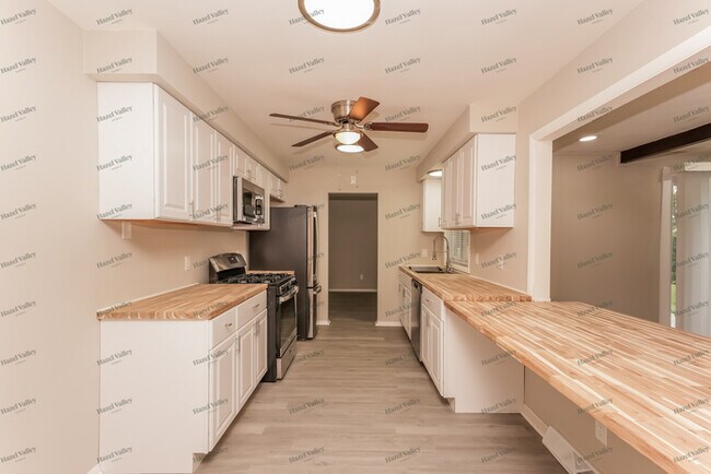 Building Photo - 26653 Mulberry Cir