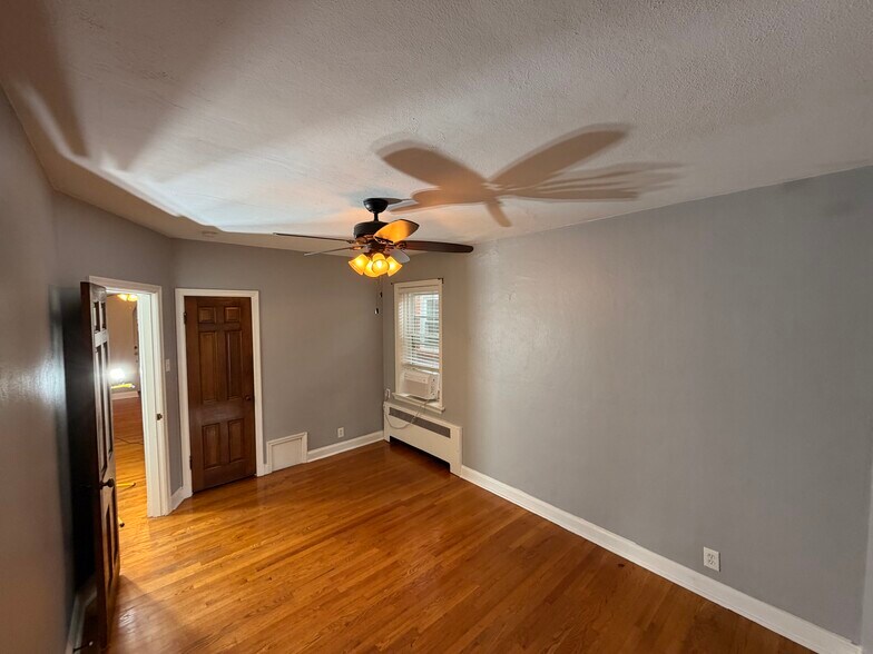 Building Photo - 6618-6620 Devonshire Ave