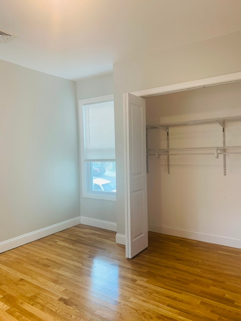Additional room ideal for office, guest room, or formal dining - 76 Eleanor St