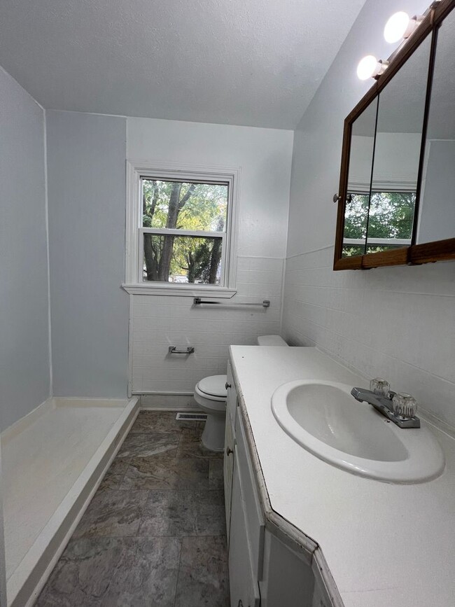 Building Photo - Completley Remodeled 4 Bedroom home availa...