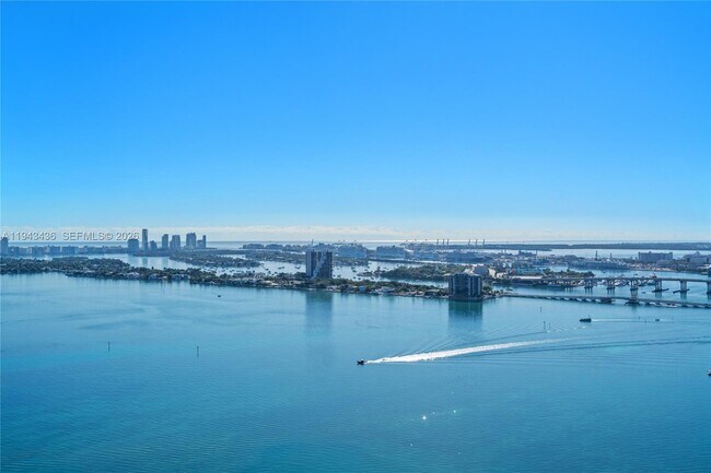 Building Photo - 700 NE 24th St