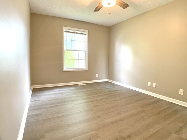 Building Photo - 1125 Lamont Ct