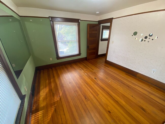 Building Photo - Charming 4-Bedroom Historic Home Near Downtown!