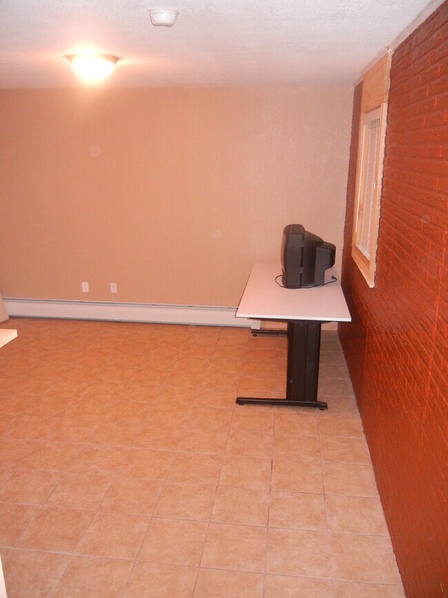 Building Photo - Cute 3 Bedroom Condo- Walking Distance to MSU Campus!