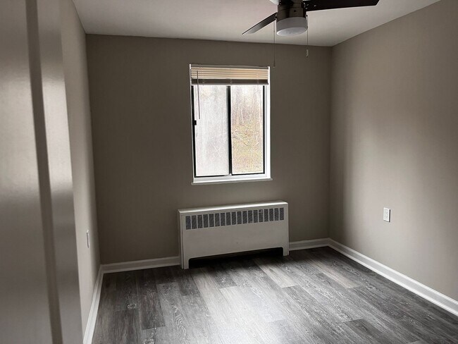 Building Photo - Affordable 2-Bedroom Apartment in Southwes...