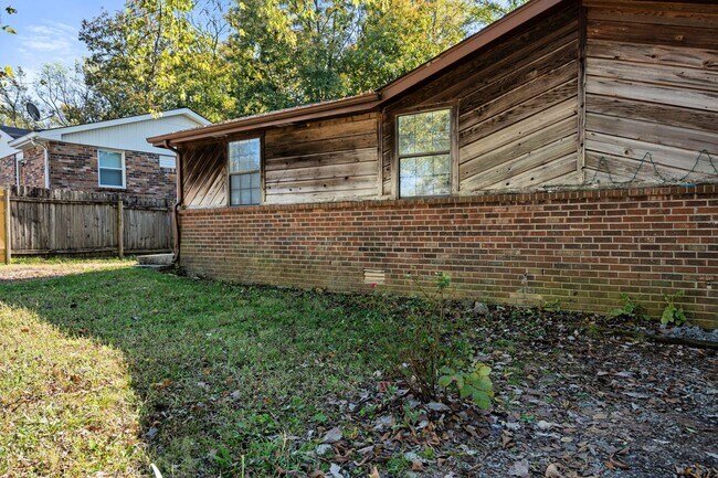 Building Photo - On Special: Two Bedroom Duplex in Hermitage!