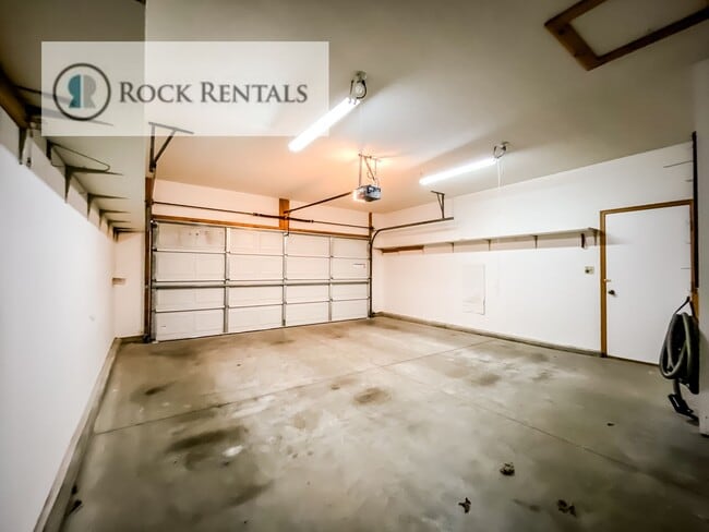 Building Photo - 14 Des Moines Ave