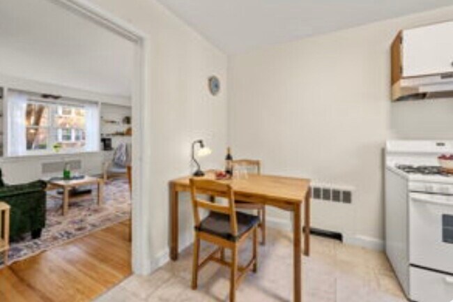 Building Photo - 5 Alton Ct