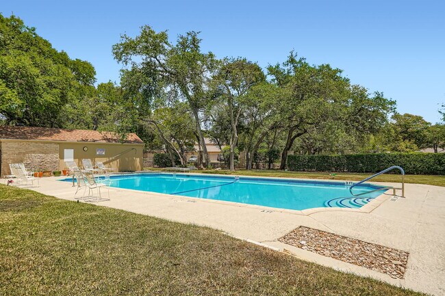 Building Photo - Spacious 3-Bed Townhome in Northwest Hills – Over 3,200 Sq Ft with Courtyard & 2-Car Garage **ALL...