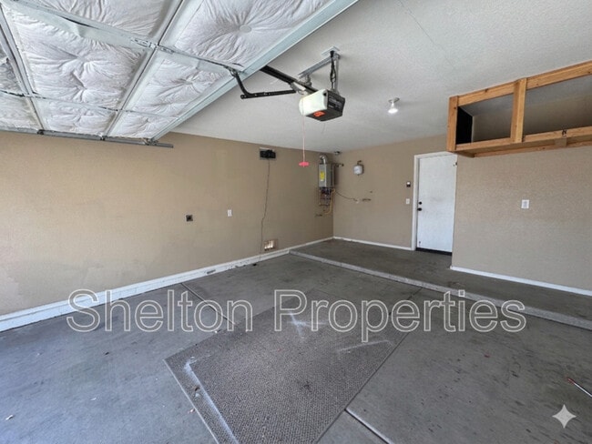 Building Photo - 15828 W Latham St