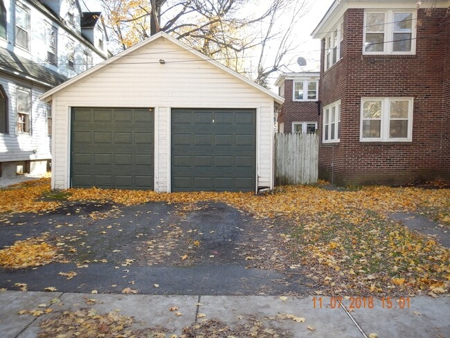 Building Photo - Available 08/01/2026 Newly Renovated Spaci...
