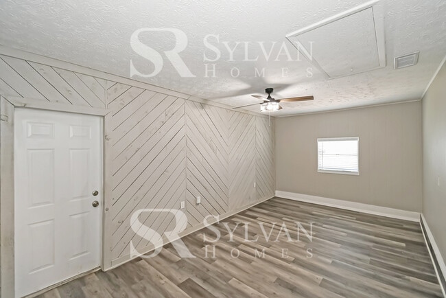 Building Photo - One-level living in this 3 BR, 2 BA home