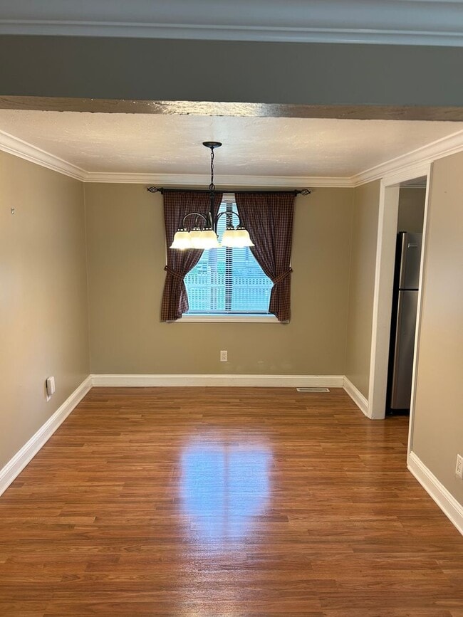 Building Photo - Modern Charm: 2 BR Home with Finished Basement, Pet Friendly, Assigned Parking, and Prime Location!