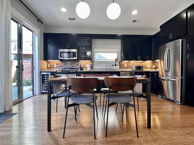 Building Photo - 130 Home St